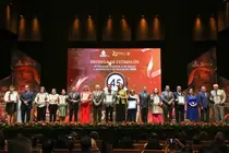 Libia Dennise entrega medallas a 408 maestros y personal de apoyo para la educaci&oacute;n