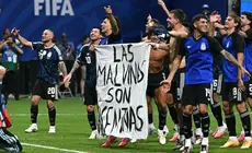 Argentina mostrando Las Malvinas son argentinas despu&eacute;s de ganar la semifinal by Rolling Stone Espa&ntilde;ol