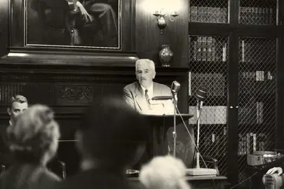 William Faulkner leyendo en la Universidad de Virginia, 1957