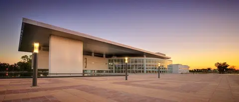 Teatro del Bicentenario Roberto Plasencia Salda&ntilde;a