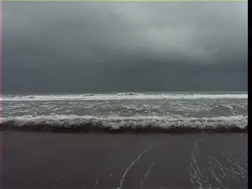 739582515-costa-rica-nube-de-lluvia-resaca-mar-playa-de-arena
