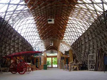 Inside_the_Weald_and_Downland_Gridshell_-_geograph.org.uk_-_258909