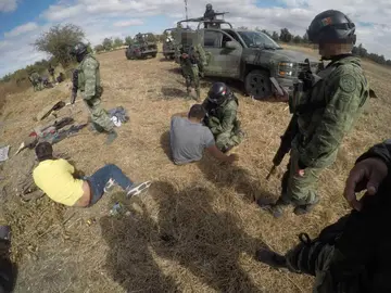 Detienen a cuatro por 'halconeo' en Celaya