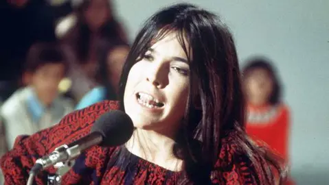 Cecilia en una actuación televisiva en 1973 - ABC