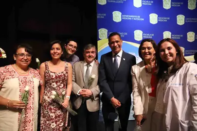 En un encuentro con identidad universitaria, comunidad egresada de Medicina celebra 77 años de historia