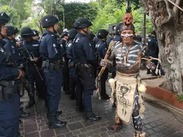 La foto interior para la cr&oacute;nica de Velio. PIE DE FOTO- En el desfile conmemorativo de la Toma de la Alh&oacute;ndiga. Fotos, Velio Ortega.