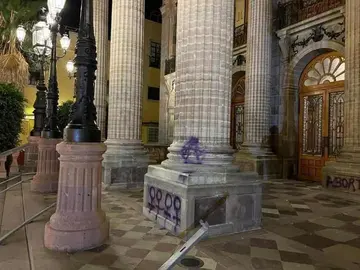 'Mientras que en las calles las mujeres demandan la despenalizaci&oacute;n y el derecho al aborto...' - Foto, Velio Ortega