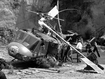 El helic&oacute;ptero que mat&oacute; a Morrow y a los ni&ntilde;os, horas despu&eacute;s de la tragedia.