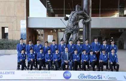 Egresa primera generaci&oacute;n de prepa militarizada en Le&oacute;n