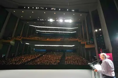 AMLO en el interior del Auditorio del Estado de Guanajuato