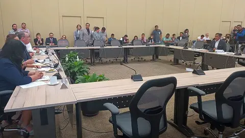 Comparece ante el Congreso alcalde de San Diego de La Uni&oacute;n por violencia pol&iacute;tica contra s&iacute;ndica