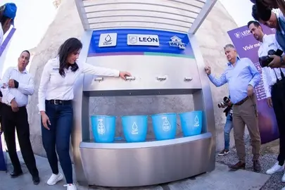 Entrega SAPAL Le&oacute;n 10 tomas de agua en asentamients irregulares
