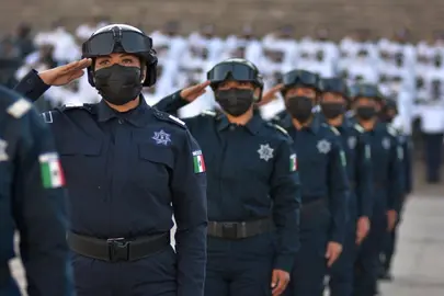 Rinde Guanajuato Capital homenaje a mando policiaco ca&iacute;do - Foto, Velio Ortega
