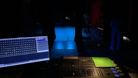 La consola NEO del Teatro Doblado en Le&oacute;n - Foto, Paola Arenas