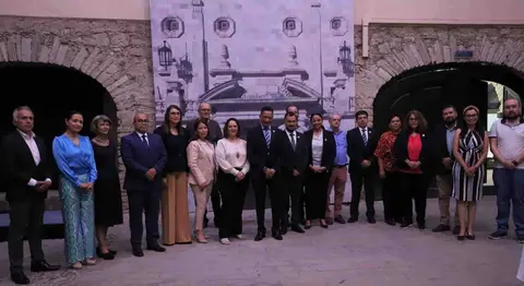 Grupo acad&eacute;mico multidisciplinario UG