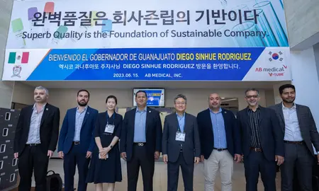 Delegaci&oacute;n encabezada por el gobernador Diego Sinhue visita empresa coreana