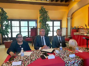 Teresita Rend&oacute;n, Carlos Hidalgo y Armando Gallegos, denuncian intromisi&oacute;n del rector Felipe Guerrero Agripino en la sucesi&oacute;n UG