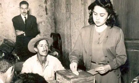 Mujer sufragando por primera vez en M&eacute;xico, 1955 - Foto, portal del Gobierno de M&eacute;xico