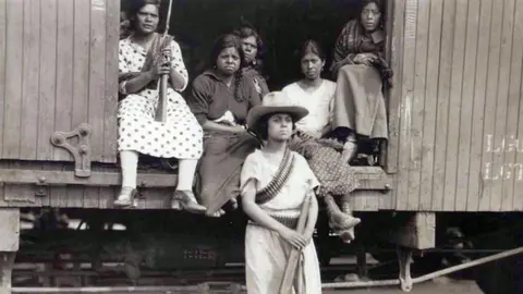 Imagen de mujeres en la Revoluci&oacute;n Mexicana