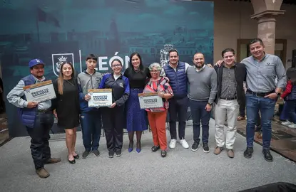 Ale Guti&eacute;rrez con  representantes de proyectos ganadores en 'Participa Le&oacute;n' 2024