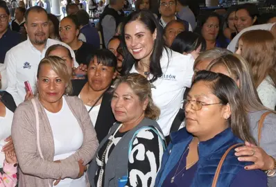 Ale Guti&eacute;rrez reconoce a grupos de apoyo a la vivienda social en Le&oacute;n