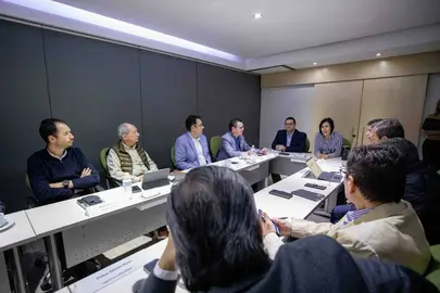 Especialistas en transporte y movilidad participan en mesa de an&aacute;lisis para programa de Libia Dennise
