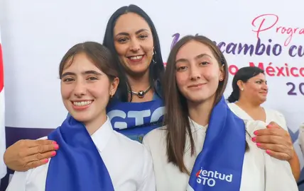 Abanderamiento de estudiantes a Jap&oacute;n (3)