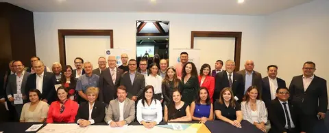 Ale Guti&eacute;rrez presenta sus 67 compromisos a empresas de consultor&iacute;a 