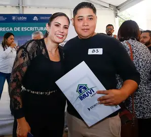 350 familias leonesas reciben escrituras de su vivienda