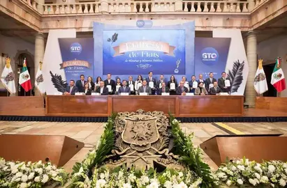 Guanajuato entrega 15 fiats para notar&iacute;as
