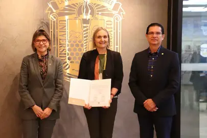 Krisztina Zim&aacute;nyi (centro) encabeza la DCSH UG Campus Guanajuato