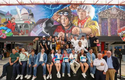 Develan en Le&oacute;n mural grafitero 'Volver al futuro'