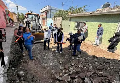 Gobierno estatal y migrantes edifican obras en Ac&aacute;mbaro