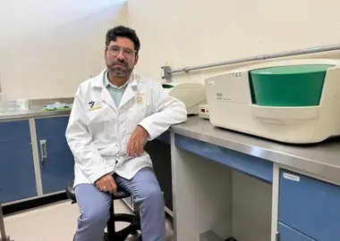 El investigador Jorge Alejandro Alegr&iacute;a Torres, adscrito al Departamento de Farmacia UG