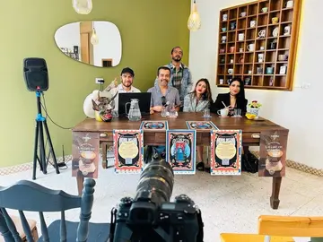 El comit&eacute; organizador del Fesival DECR&Eacute;PITO IV