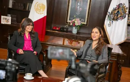Graciala Amaro, titular de IPLANEG, acompa&ntilde;a a la gobernadora Libia Dennise Mu&ntilde;oz Ledo