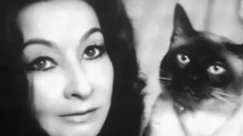 Amparo D&aacute;vila
