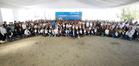 Ale Guti&eacute;rrez encabeza Honores a la Bandera en instituci&oacute;n formadora de deportistas
