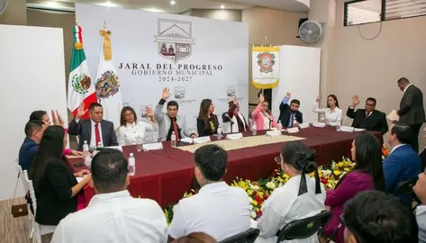 Libia Dennise participa en sesi&oacute;n de Ayuntamiento de Jaral del Progreso