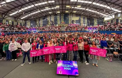 Libia Dennise encabeza la entrega de 'Tarjeta Rosa' en todo el estado