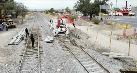 Le&oacute;n construye cruce seguro entre Bulevar San Pedro y las v&iacute;as del FFCC 