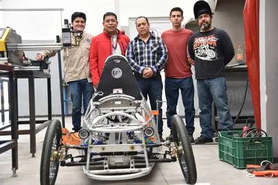 Alumnos y docentes de UPG e IECA crean auto el&eacute;ctrico para competencias