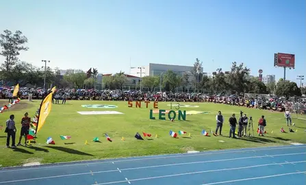 Le&oacute;n
