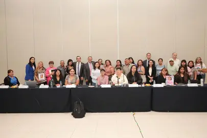Familiares de desaparecidos participan en mesa de trabajo con funcionarios estatales