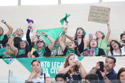 Empatan en el Congreso votos sobre despenalizaci&oacute;n del aborto