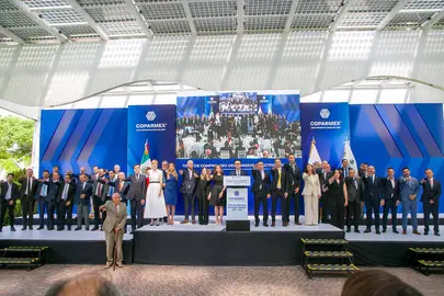Libia Dennise toma protesta a la nueva directiva de COPARMEX Le&oacute;n