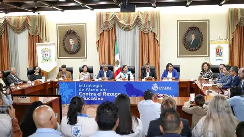 Lidera Le&oacute;n combate a rezago educativo