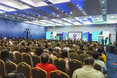UNAM inicia en Le&oacute;n congreso odontol&oacute;gico