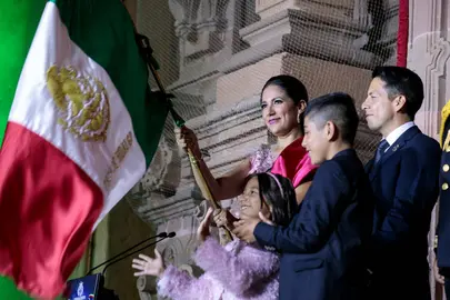 Libia Dennise encabeza en Dolores Hidalgo la ceremonia del Grito de Independencia
