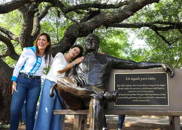 Ale Guti&eacute;rrez encabeza develaci&oacute;n de la estatua de Eliseo Mart&iacute;nez P&eacute;rez